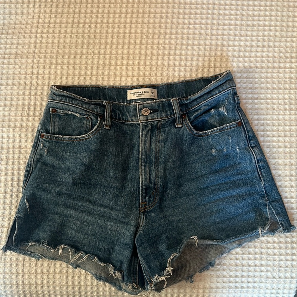 Abercrombie High Rise 4 inch mom short size 27